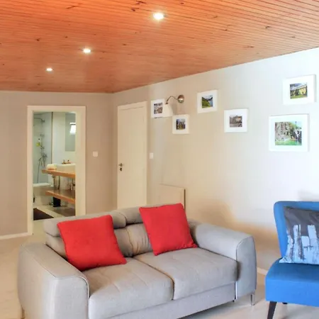 Vakantiehuis Charming House In With Shared Pool