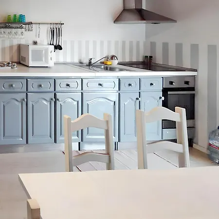 Charming House In With Shared Pool Vakantiehuis *