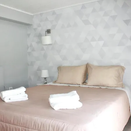 Charming House In With Shared Pool Requiao