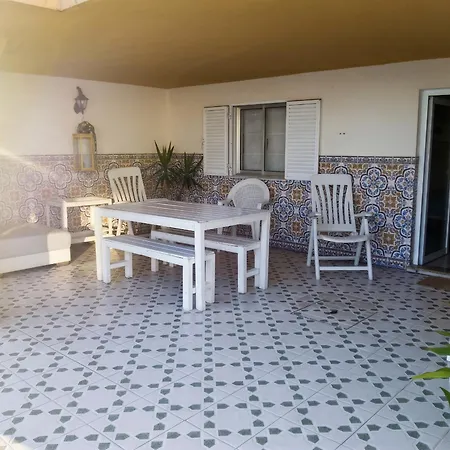 Charming House In With Shared Pool * Requiao