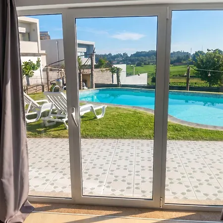 Charming House In With Shared Pool Dom wakacyjny
