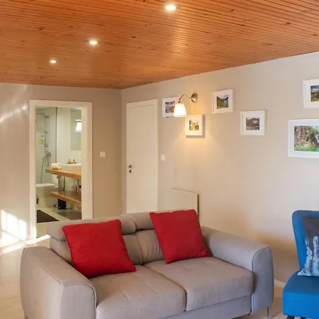 Dom wakacyjny Charming House In With Shared Pool