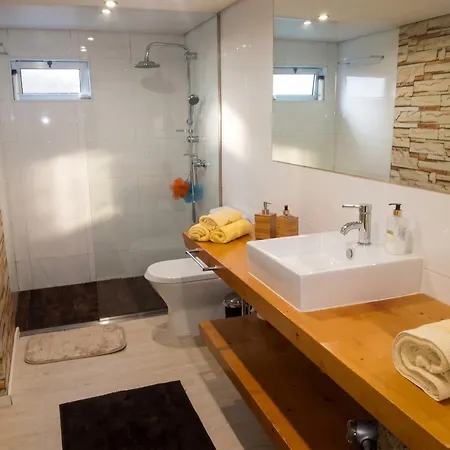 Charming House In With Shared Pool *