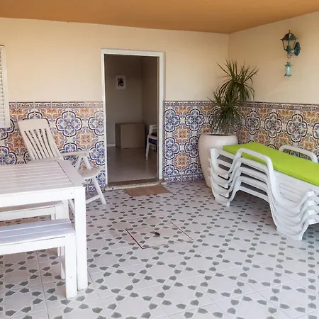Charming House In With Shared Pool Dom wakacyjny