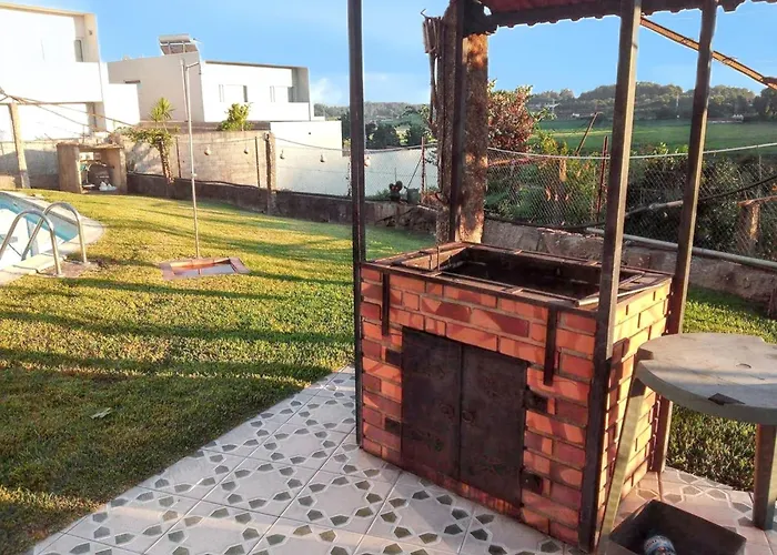 Charming House In With Shared Pool * Requiao