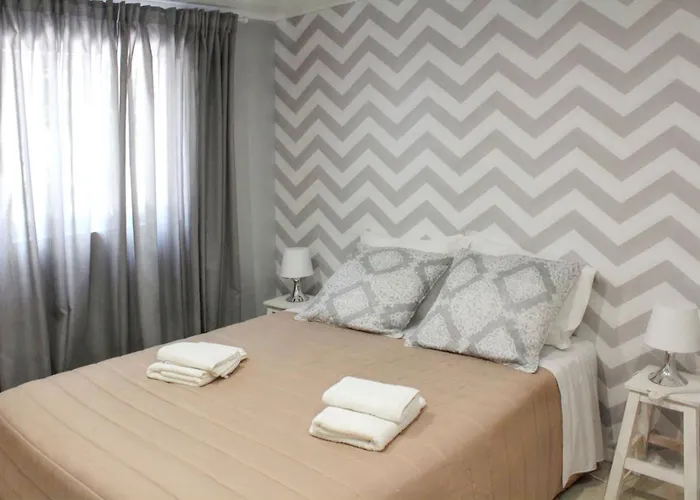 Charming House In With Shared Pool