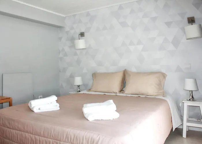 Charming House In With Shared Pool *