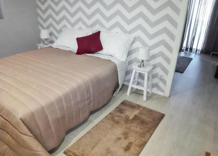 Charming House In With Shared Pool Requiao