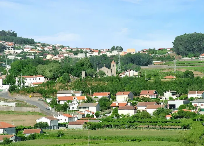 Charming House In With Shared Pool * Requiao